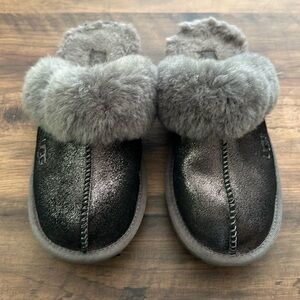 UGG Cozy II in Dark Grey | Girls’ | Size 2